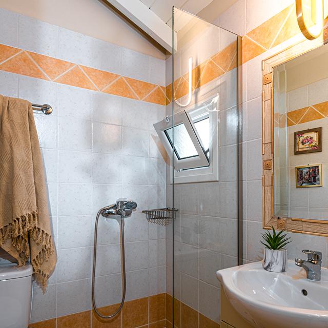 Aithra Country House