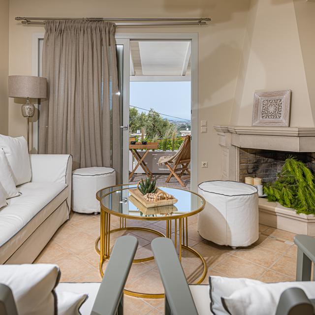 Aithra Country House