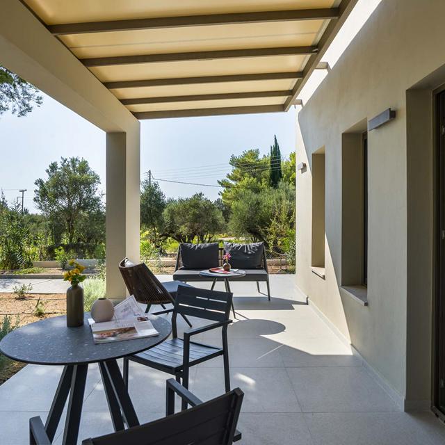 Akrotiri Suites