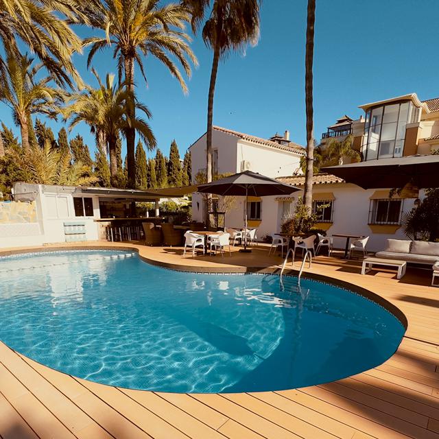 Apart Hotel Banús Lodge