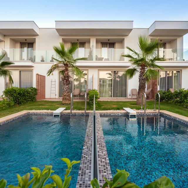 Oikos Sani Suites