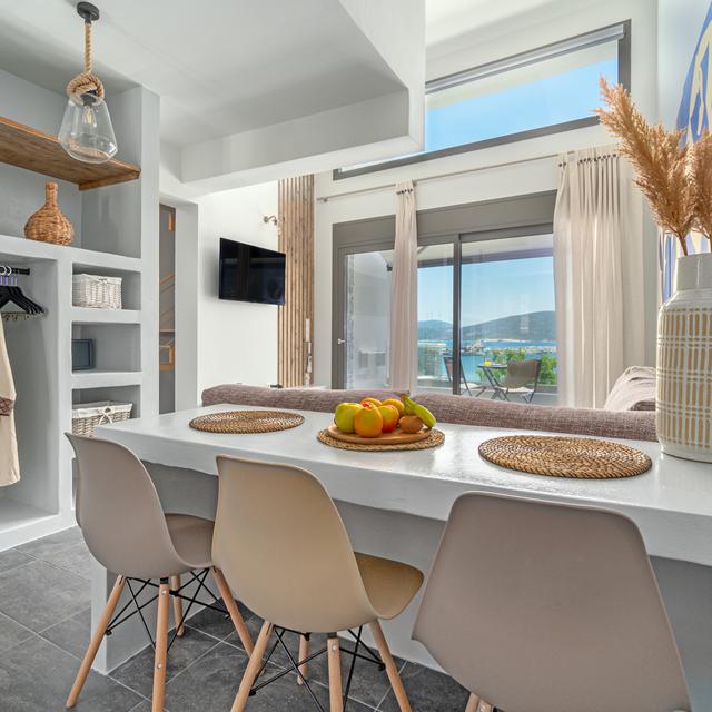 La Perla Suites