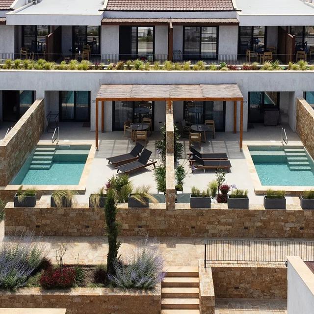 Pnoes Luxury Suites