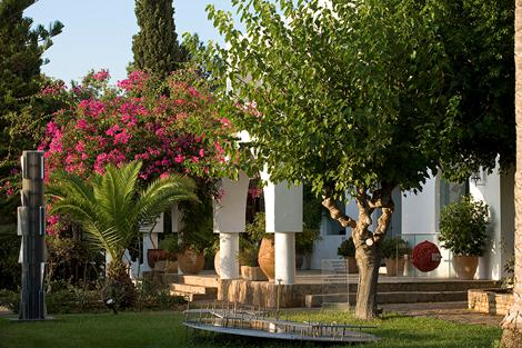 Minos Beach Art Hotel